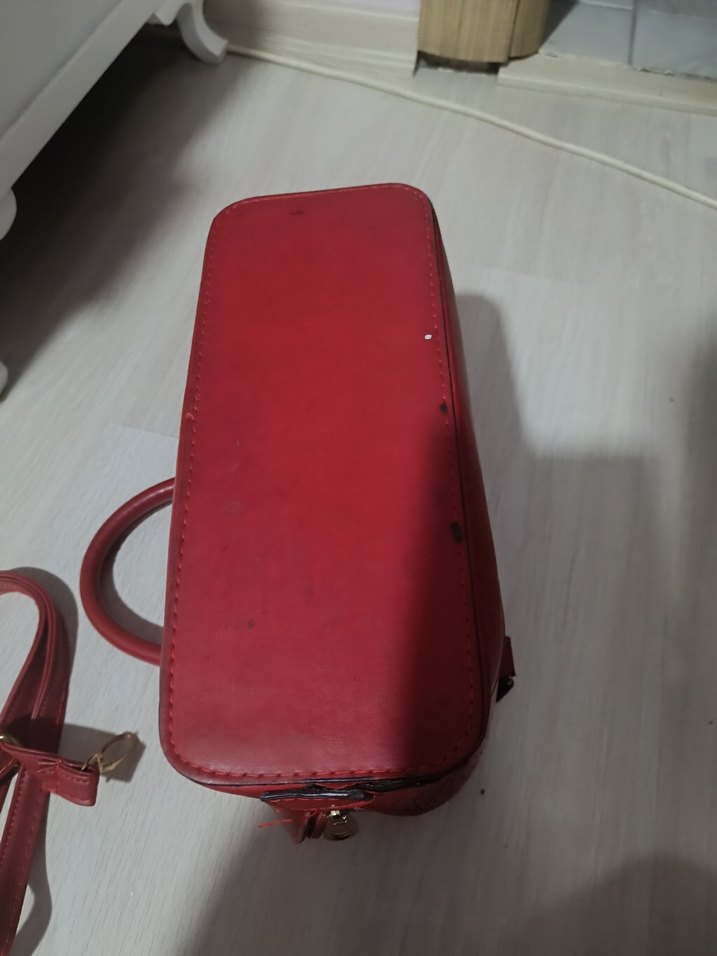 Kırmızı Parlak Deri Yılan Desenli Kadın Çanta - Görsel 4