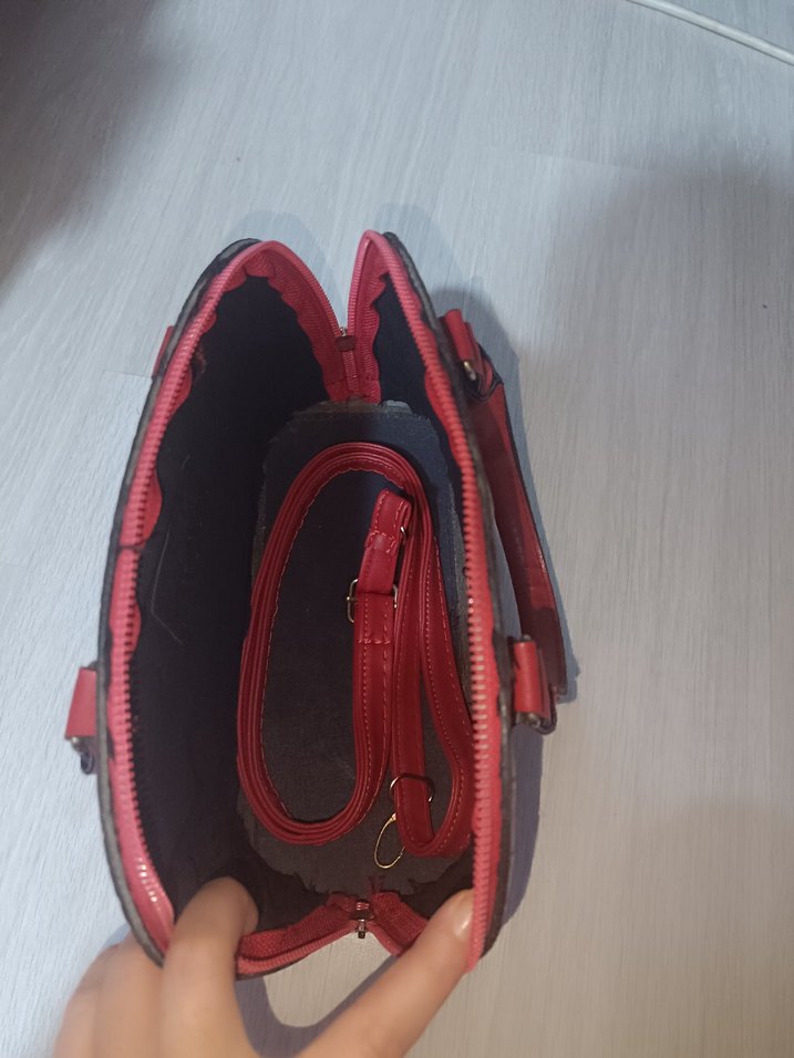 Kırmızı Parlak Deri Yılan Desenli Kadın Çanta - Görsel 2