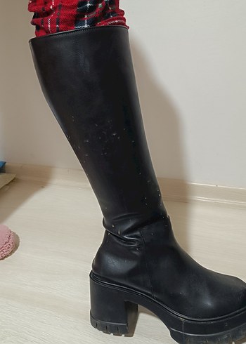 Siyah Tokalı Dizüstü Kadın Bot - Görsel 2