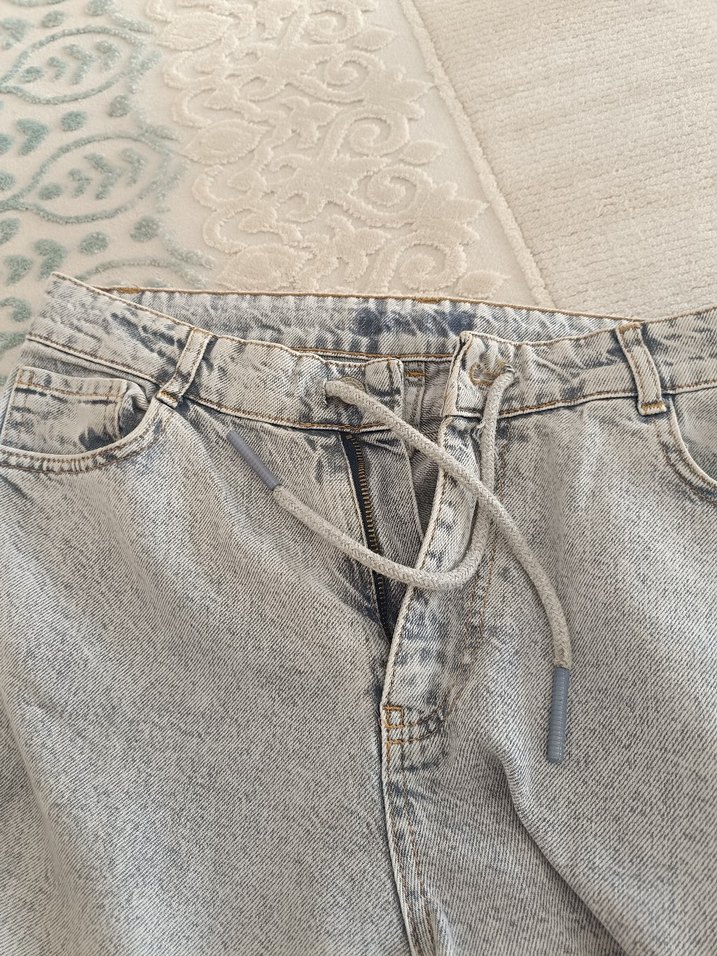 Gri Kadın Kot kapri şort, Kemerli, Salaş Kesim - Görsel 3