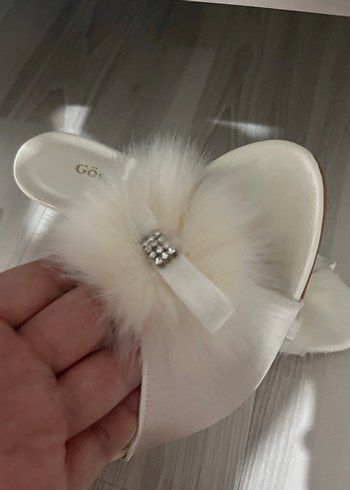Beyaz Tüylü Dolgu Topuk Kadın Terlik - Görsel 2
