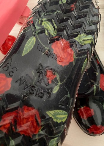 Kırmızı Parlak Çiçek Desenli Dolgu Topuk Kadın Babet - Görsel 2