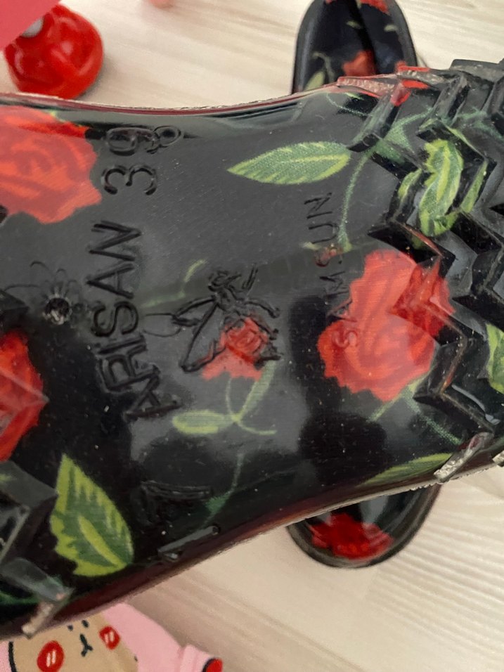 Kırmızı Parlak Çiçek Desenli Dolgu Topuk Kadın Babet - Görsel 3