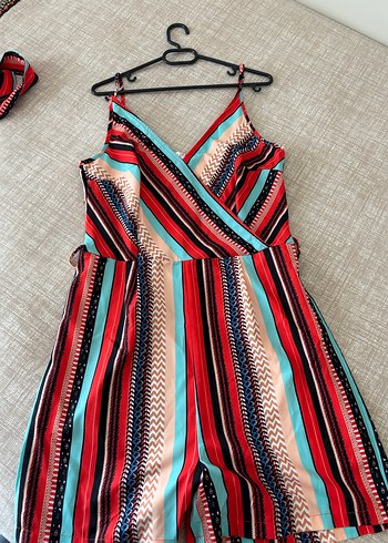 Renkli Piliseli V Yakalı Kadın Mini Tulum - Görsel 3