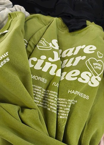 Stradivarius Hare Your Kindness Yesil Kapusonlu Sweatshirt