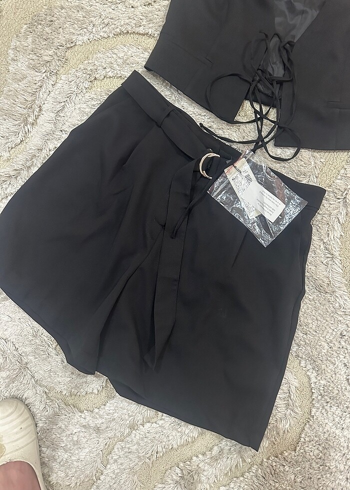 Yelek 42 beden şort 44 beden - Görsel 2