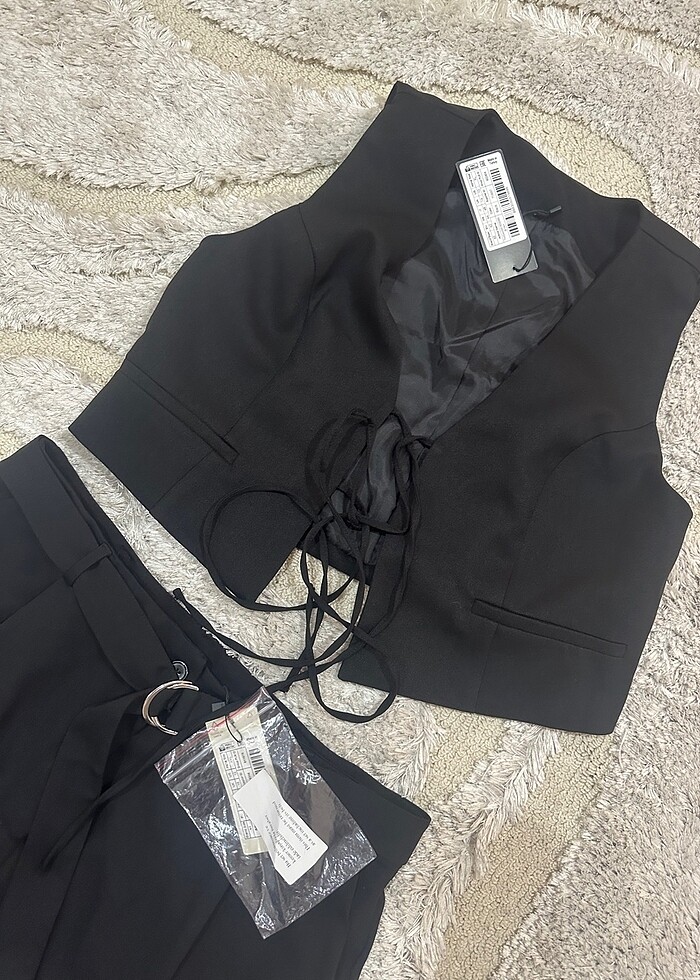 Yelek 42 beden şort 44 beden - Görsel 3