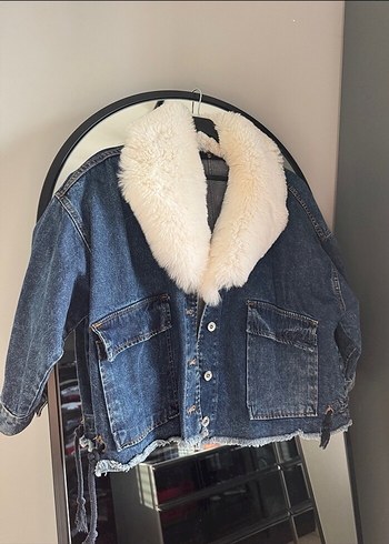 Peluş Detaylı Kot Ceket