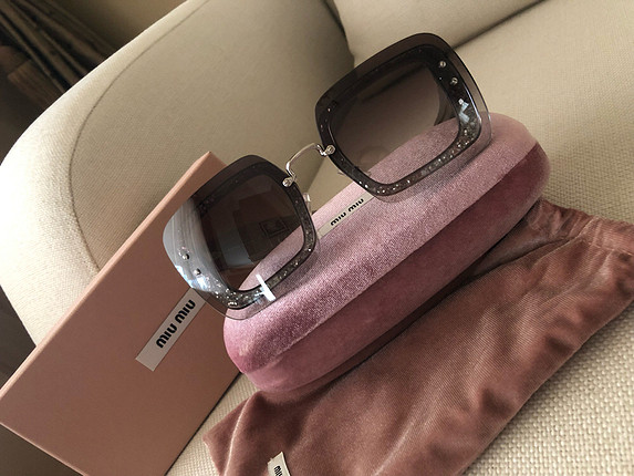 Miu miu gozluk