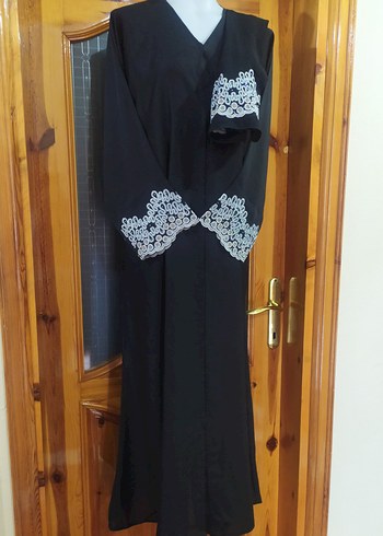 Diğer Arabistanlı Siyah Nakışlı abaya