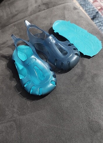 22 Beden mavi Renk Havuz ve deniz ayakkabısı