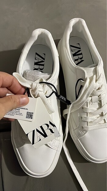 37 Beden beyaz Renk Zara sneaker ayakkabı