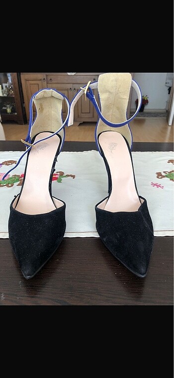 Diğer Siyah mavi detaylı stiletto, çok şık bir ayakkabı