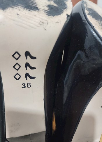 Parlak Siyah Tokalı Stiletto Topuklu Kadın Ayakkabı - Görsel 5