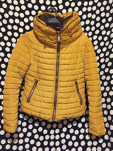 Zara Mont