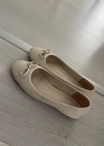 Bej Minimalist Kadın Babet