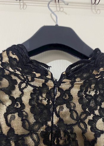 Dantel Detaylı Siyah Yılan Desenli Uzun Elbise - Görsel 3