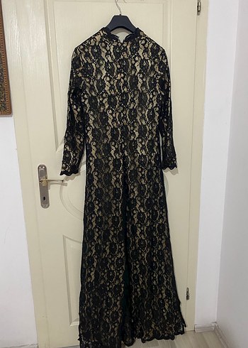 Dantel Detaylı Siyah Yılan Desenli Uzun Elbise - Görsel 2