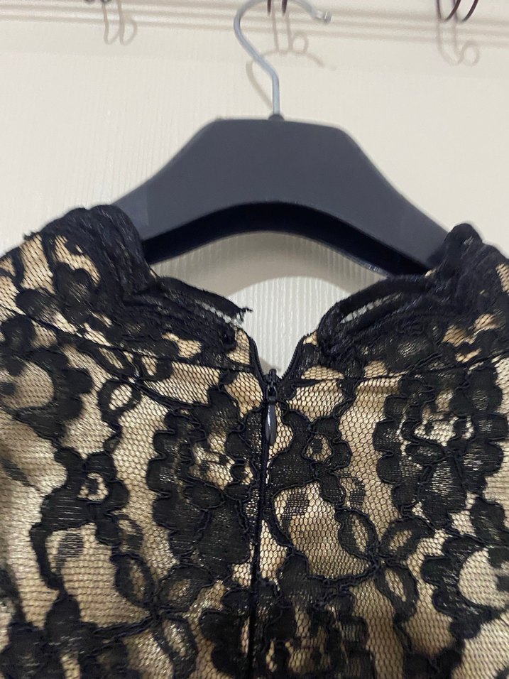 Dantel Detaylı Siyah Yılan Desenli Uzun Elbise - Görsel 3