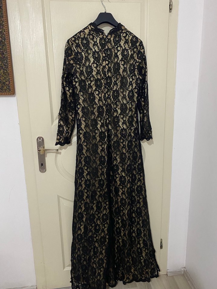 Dantel Detaylı Siyah Yılan Desenli Uzun Elbise - Görsel 2