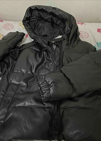 xs Beden Stradivarius Siyah Kapüşonlu Deri Mont