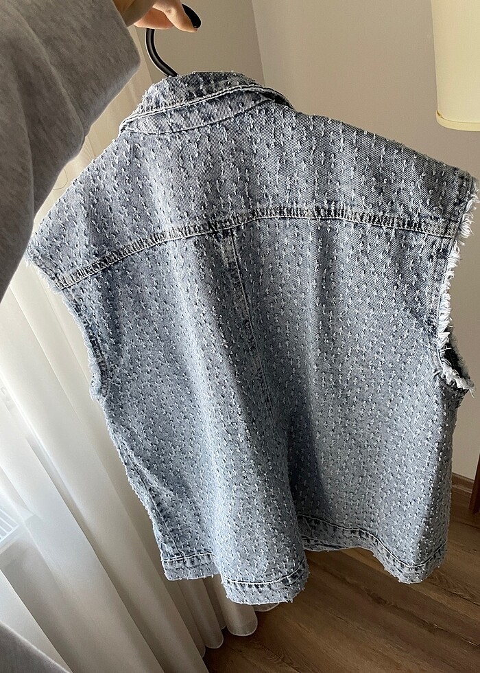 Taşlanmış kot yelek - Görsel 2