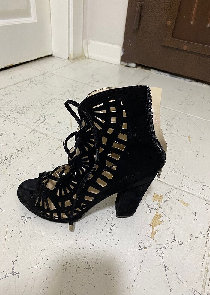 Topuklu ayakkabı - Görsel 2