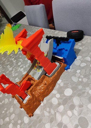 Hotwheels Monster Track Arena da Başlangıç Seti