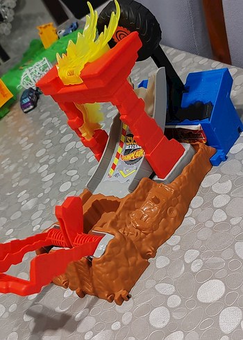 Beden Hotwheels Monster Track Arena da Başlangıç Seti