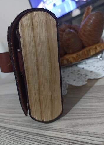 Beden Gerçek deri ve ahşabın muhteşem buluşması.
