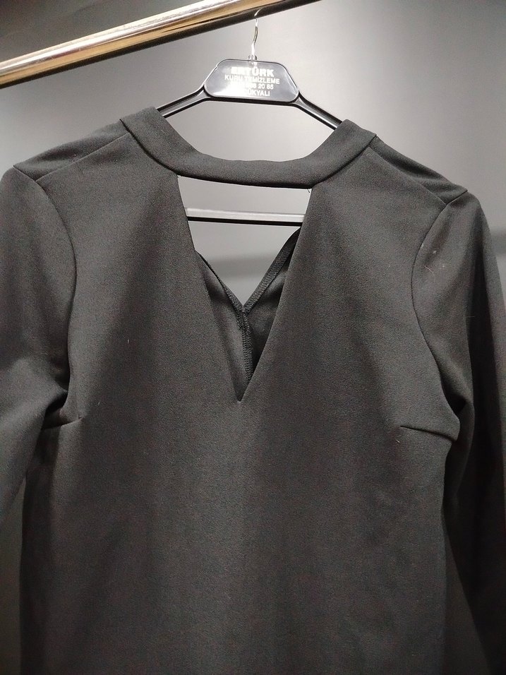 V Yaka Uzun Kollu Siyah Bluz - Görsel 2