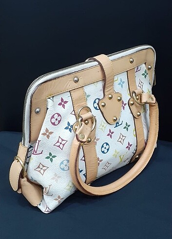 Louis Vuitton canta