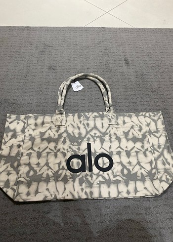Alo Yoga Gri Batik Desenli Fermuarlı Tote Çanta - Görsel 2