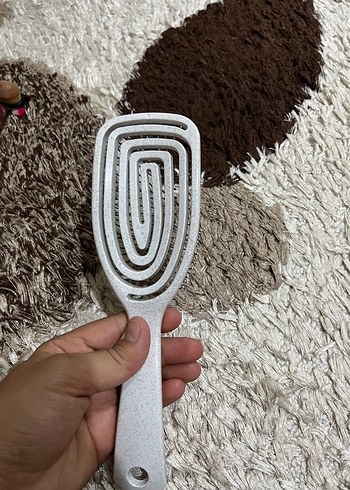 Farmasi Beyaz Uzun Saplı Saç Fırçası