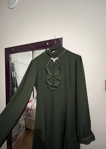 Mango Zincir Detaylı Uzun Khaki Gotik Elbise