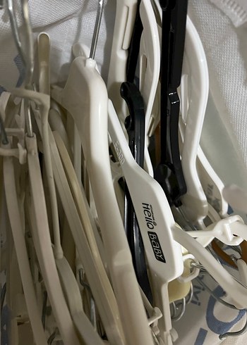 Beyaz ve Gri Karışık Askılar - Görsel 2