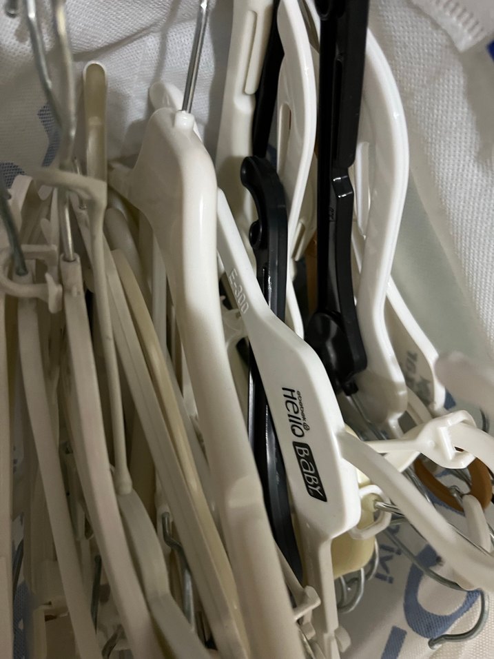 Beyaz ve Gri Karışık Askılar - Görsel 2