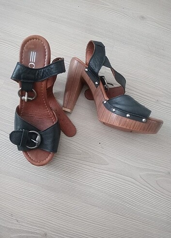Zara Deri yazlık sandalet 