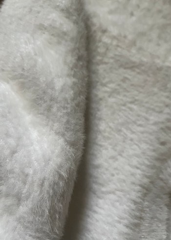 Beyaz Tüylü Kadın Kazak - Görsel 4