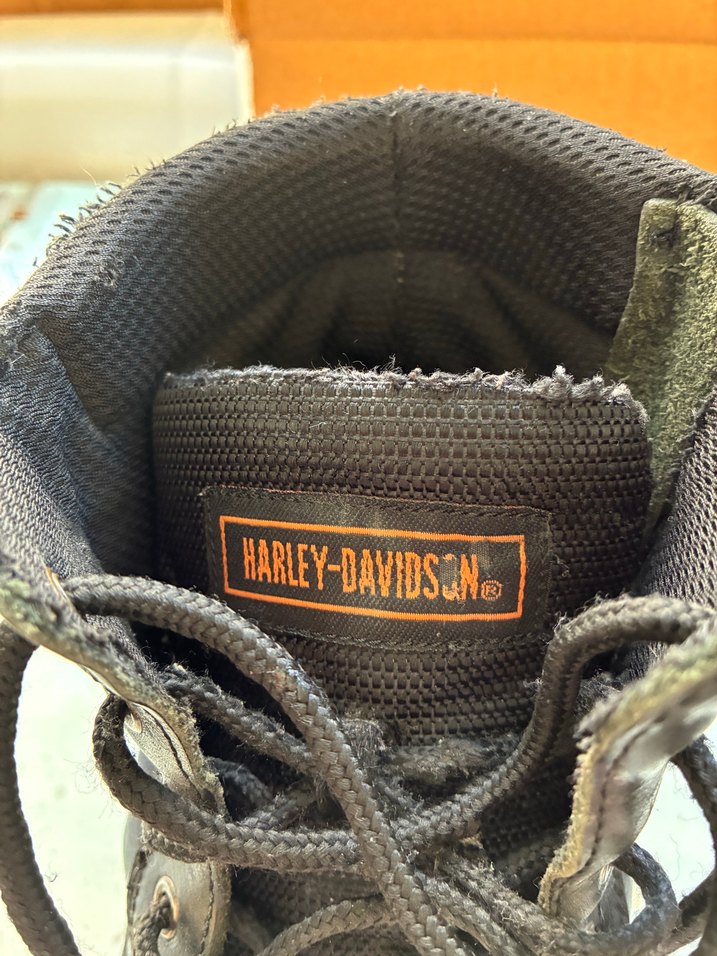 Siyah Deri harley devidson
Botu — görsel 7/11