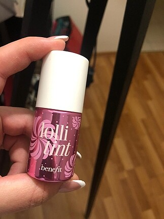 Benefit Cosmetics Çok az kullanıldı 2-3 kere