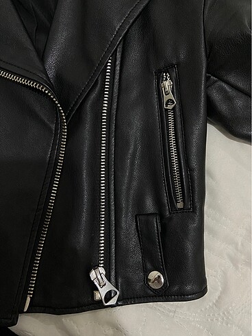 xs Beden siyah Renk Bershka Deri Ceket