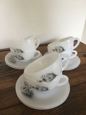 Papatyalı kahve fincanı Vintage French ARCOPAL Glass Daisies.