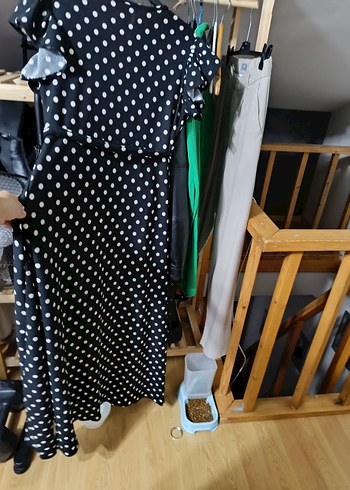 Siyah Puantiyeli V Yaka Uzun Elbise - Görsel 6