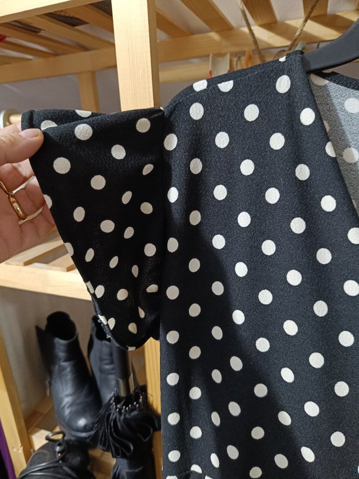 Siyah Puantiyeli V Yaka Uzun Elbise - Görsel 5