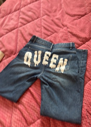 Mavi Mini Kot Pantolon - Queen Baskılı, Düğmeli - Görsel 6