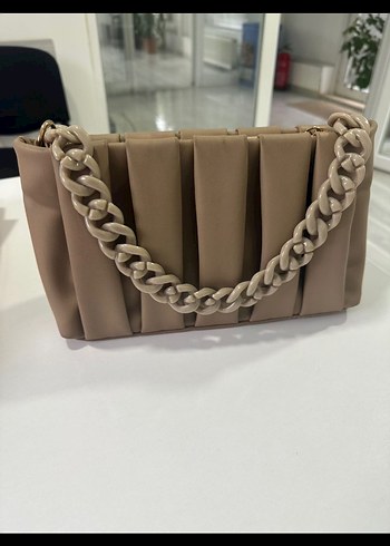 Bej Zincir Detaylı Kadın Çanta