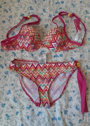 Yepyeni Bikini takım 