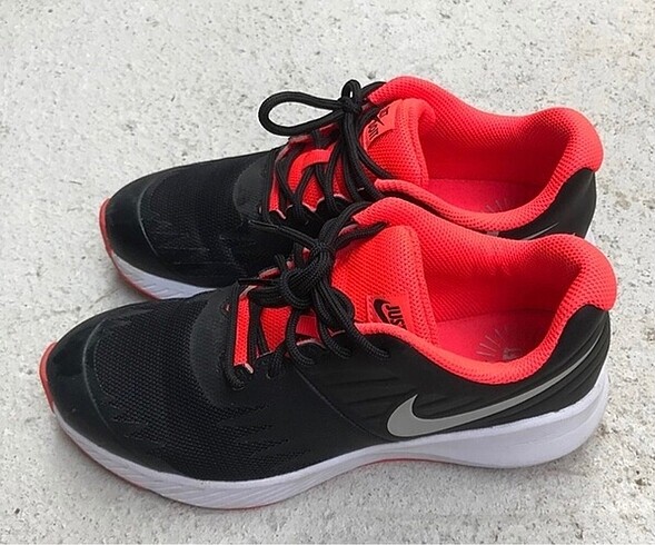 36.5 Beden Nike spor ayakkabı