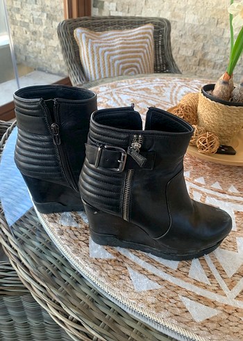 Kemal tanca Siyah Deri Dolgu Topuklu Tokalı Kadın Bot - Görsel 3